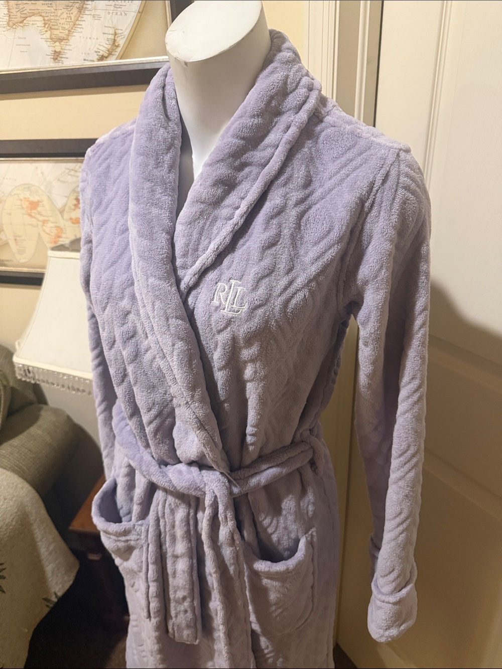 Ralph Lauren Black Label Lilac Plush Shawl-Collar Robe with Monogram. Small - Picture 3 of 10